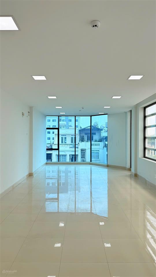 Cho thuê toà nhà mặt tiền nguyễn văn lượng gò vấp. diện tích 5x18m, 6 tầng có hầm. pccc, thang máy