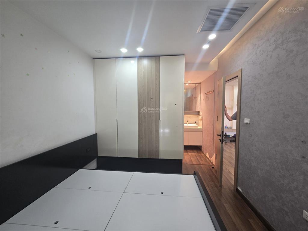 Cho thuê cc b6 giảng võ. dt86m2 thiết kế 3 ngủ 2 vs. full nội thất. tầng cao ban công hướng nam mát