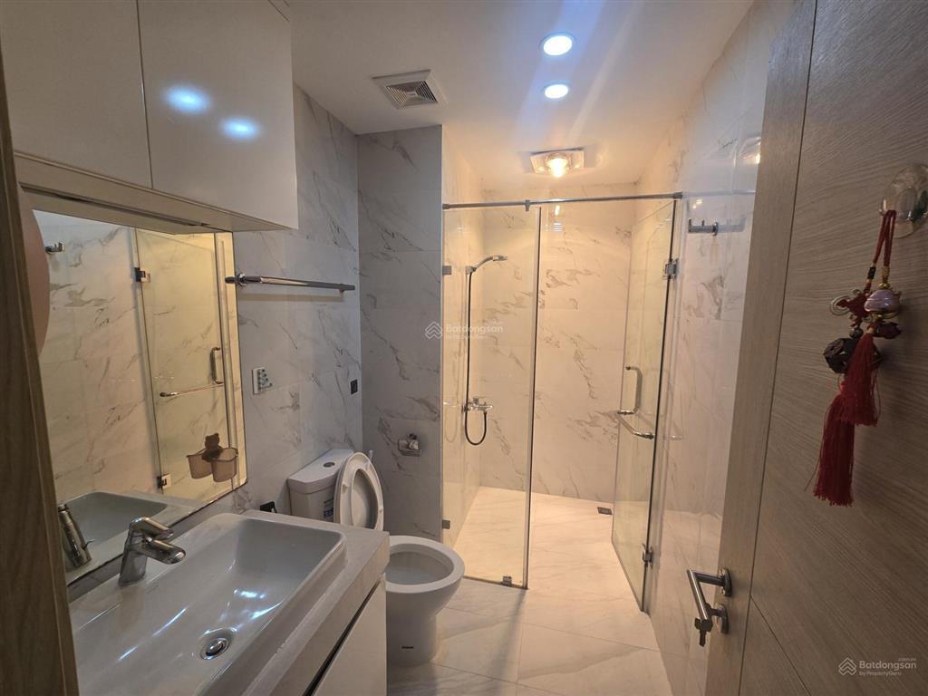Cho thuê cc b6 giảng võ. dt86m2 thiết kế 3 ngủ 2 vs. full nội thất. tầng cao ban công hướng nam mát