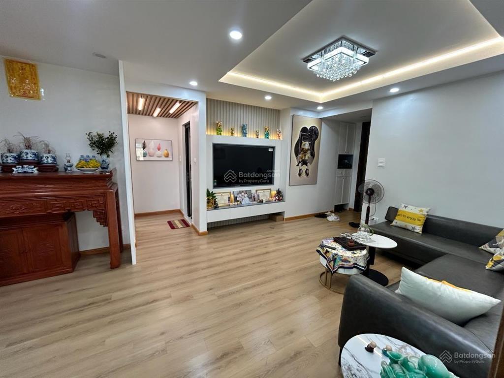 Rẻ nhất ba đình. bán cc số 6 đội nhân. dt95m2 thiết kế 3 ngủ 2 vệ sinh. full nội thất. ở ngay