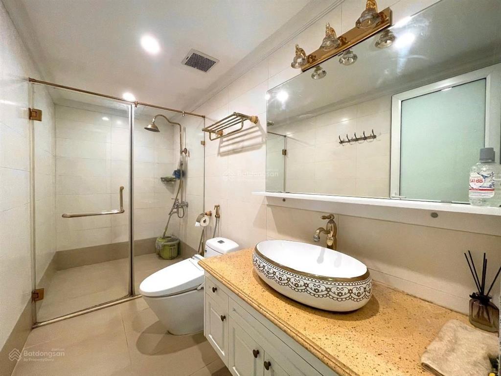 Bán gấp chung cư d2 giảng võ. dt 85m2 lô góc thiết kế 2 ngủ 2 vệ sinh. tầng cao thoáng mát. full nt