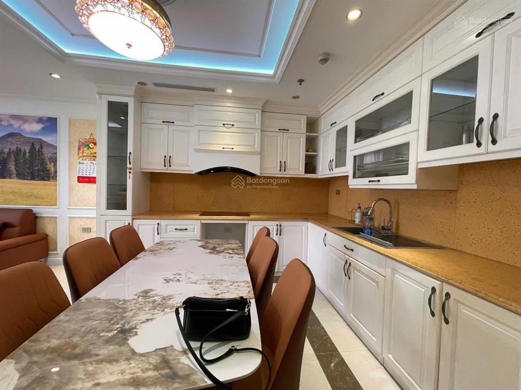 Bán gấp chung cư d2 giảng võ. dt 85m2 lô góc thiết kế 2 ngủ 2 vệ sinh. tầng cao thoáng mát. full nt