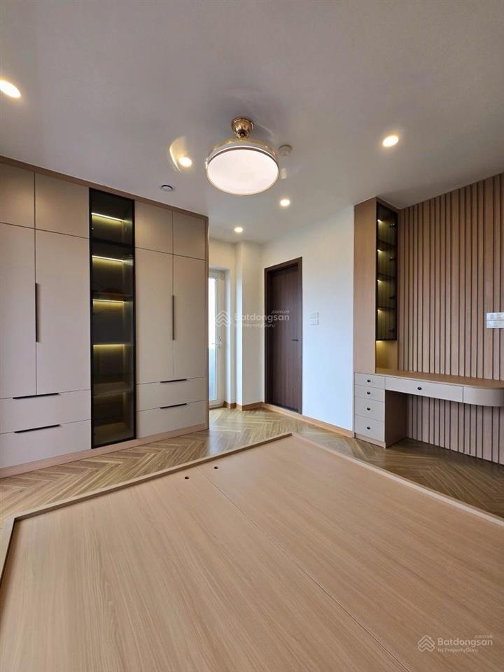 Hiếm. bán chung cư d2 giảng võba đình. dt 116m2 thiết kế 3 ngủ 2 vệ sinh. lô góc 3 thoáng. ở ngay