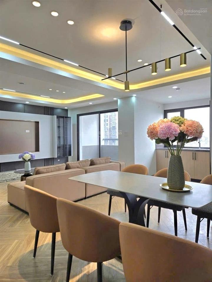 Hiếm. bán chung cư d2 giảng võba đình. dt 116m2 thiết kế 3 ngủ 2 vệ sinh. lô góc 3 thoáng. ở ngay