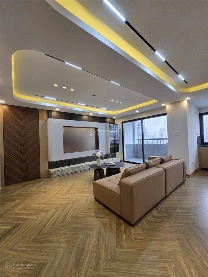 Hiếm. bán chung cư d2 giảng võba đình. dt 116m2 thiết kế 3 ngủ 2 vệ sinh. lô góc 3 thoáng. ở ngay