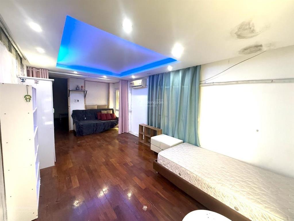 Bán gấp tập thể tầng 3 ngõ 12 phố đào tấn. dt 70m2 2 ngủ. lô góc 2 thoáng. ô tô đỗ chân cầu thang