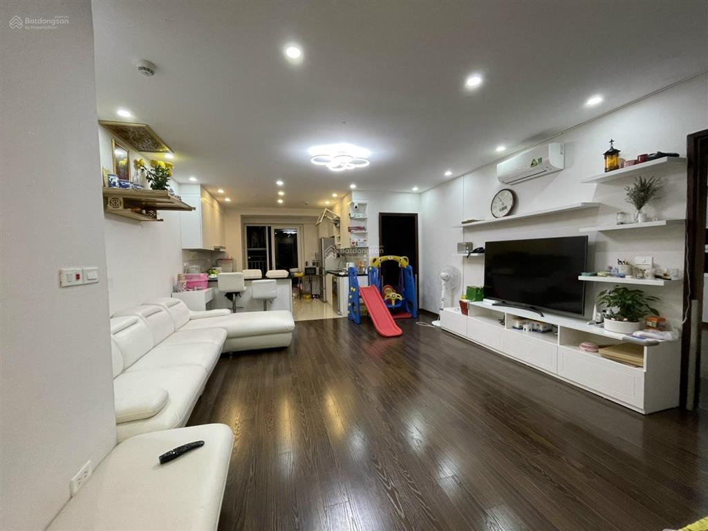 Bán căn hộ chung cư tđc hoàng cầu 60m2 có 2pn nhà đep thoáng , tầng trung. giá hơn 5 tỷ