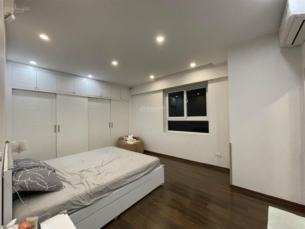 Bán căn hộ chung cư tđc hoàng cầu 60m2 có 2pn nhà đep thoáng , tầng trung. giá hơn 5 tỷ