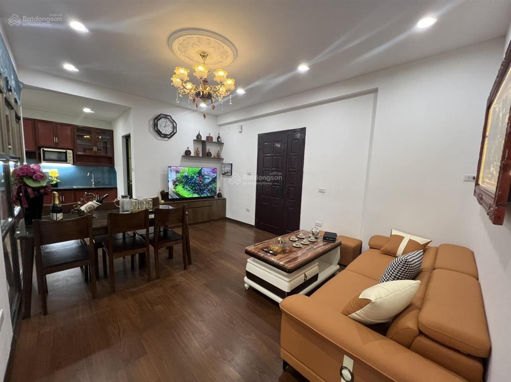 Cho thuê căn hộ chung cư 137 nguyễn ngọc vũ 80m2 có 3pn 2wc có nội thất mới, giá 15tr thương lượng