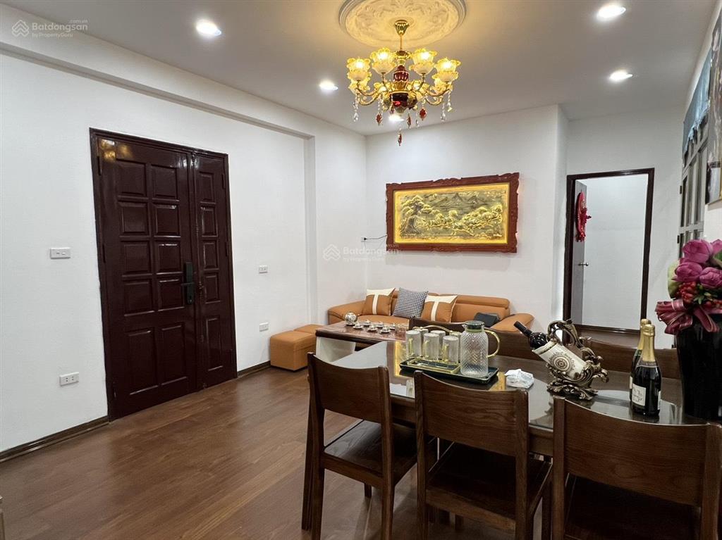 Cho thuê căn hộ chung cư 137 nguyễn ngọc vũ 80m2 có 3pn 2wc có nội thất mới, giá 15tr thương lượng