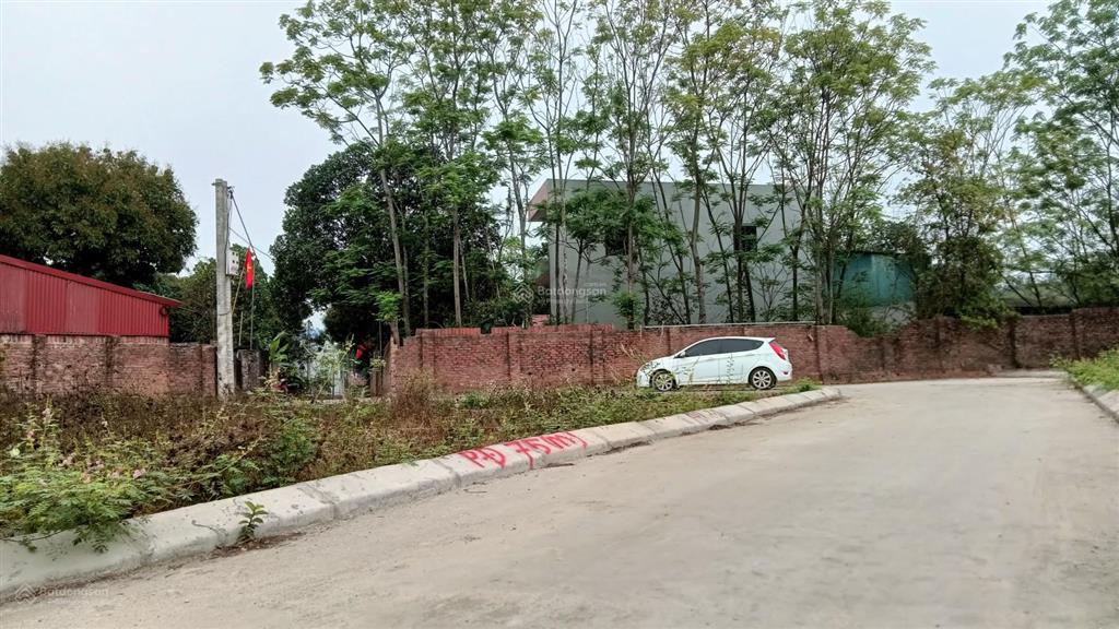 Giá nào cũng bán. vợ chồng đứa em mua định xây ở đi làm cho gần nhưng giờ chuyển về quê nên cần bán