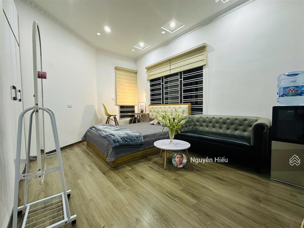 Cho thuê phòng ngọc khánh, ở ngay, ô tô đỗ cổng nhà, ban công thoáng, đủ nội thất, từ 5.x triệu