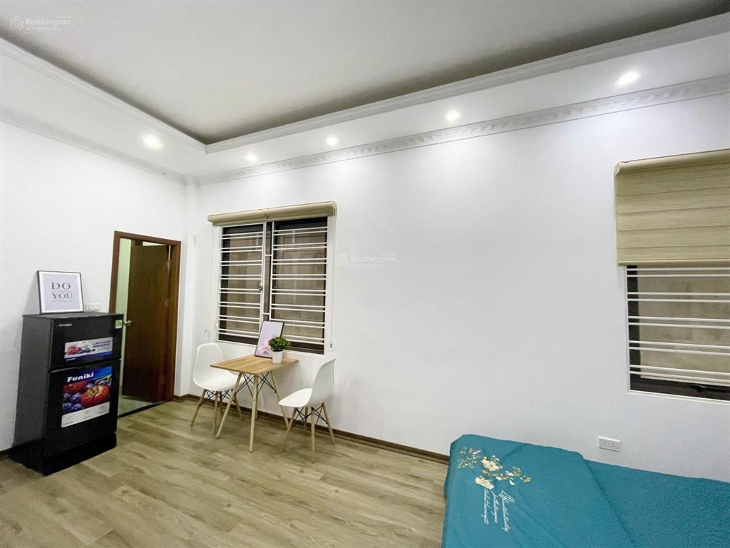 Cho thuê phòng 612 đê la thành (112 ngọc khánh)  2 cửa sổ to  cách ô tô 15m, full đồ sàn gỗ, 5trx