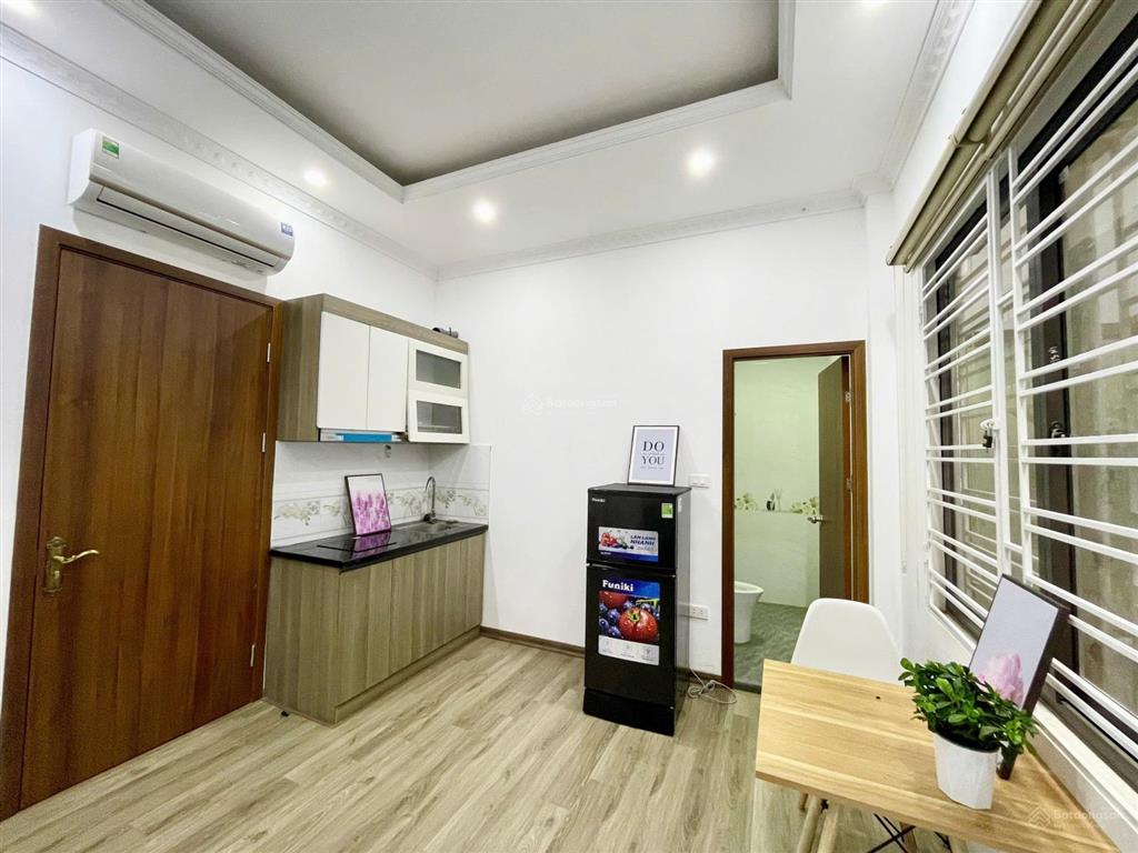 Cho thuê phòng 612 đê la thành (112 ngọc khánh)  2 cửa sổ to  cách ô tô 15m, full đồ sàn gỗ, 5trx