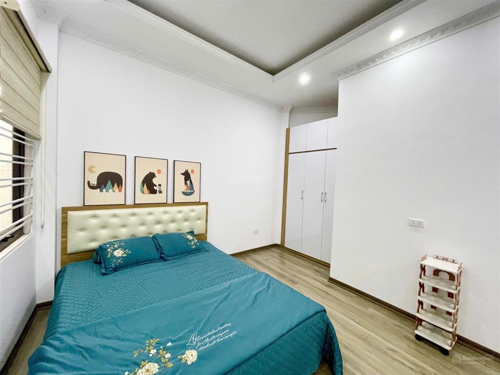 Cho thuê phòng 612 đê la thành (112 ngọc khánh)  2 cửa sổ to  cách ô tô 15m, full đồ sàn gỗ, 5trx