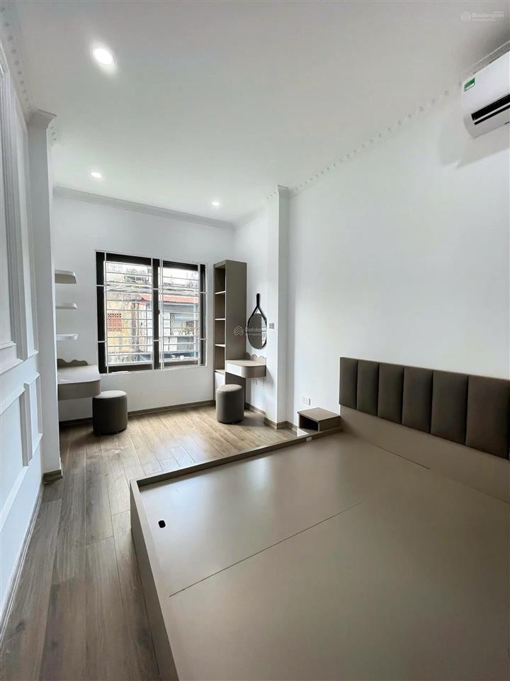 Cho thuê nhà ngọc khánh 30m2 x 6 tầng x 4 ngủ, full đồ, nhà mới xây, cách mặt đường 10m, ở luôn