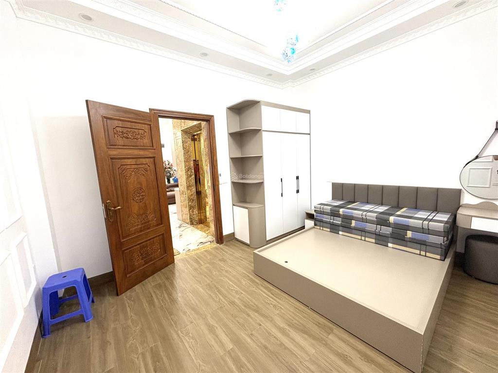 Cho thuê nhà 6 tầng thang máy, 7 ngủ, full nội thất cao cấp, ở ngay, nhà mới xây