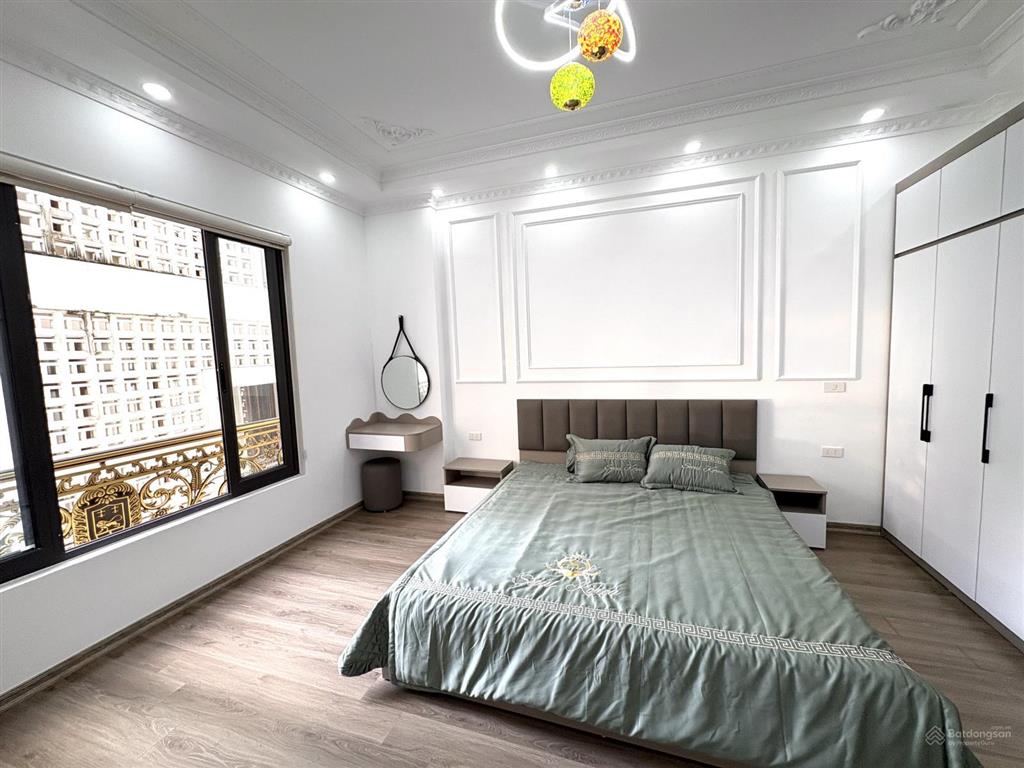 Cho thuê nhà 6 tầng thang máy, 7 ngủ, full nội thất cao cấp, ở ngay, nhà mới xây