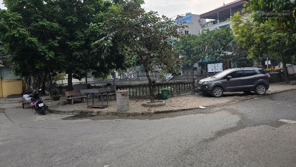 Đất view hồô tô tránhhà đông