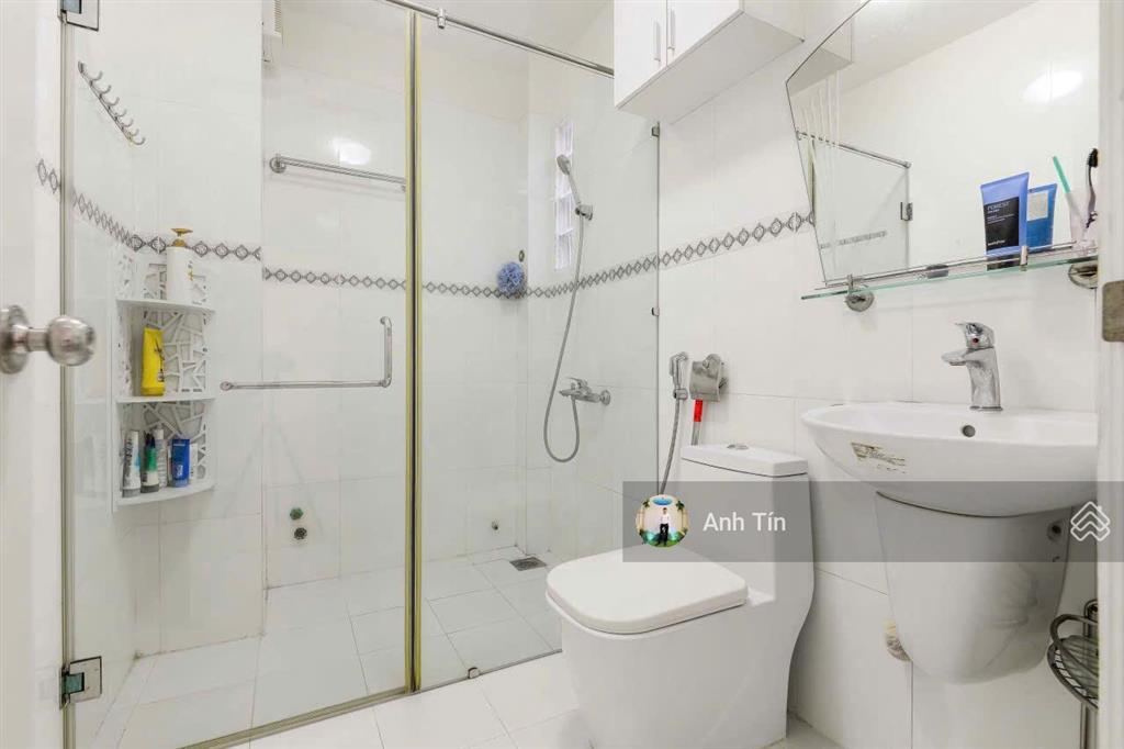 Giá rẻ duy nhất ! dt 7m x 13m , hxh hoàng việt  út tịch , nhà 3 tầng , giá chỉ 14,2 tỷ còn tl