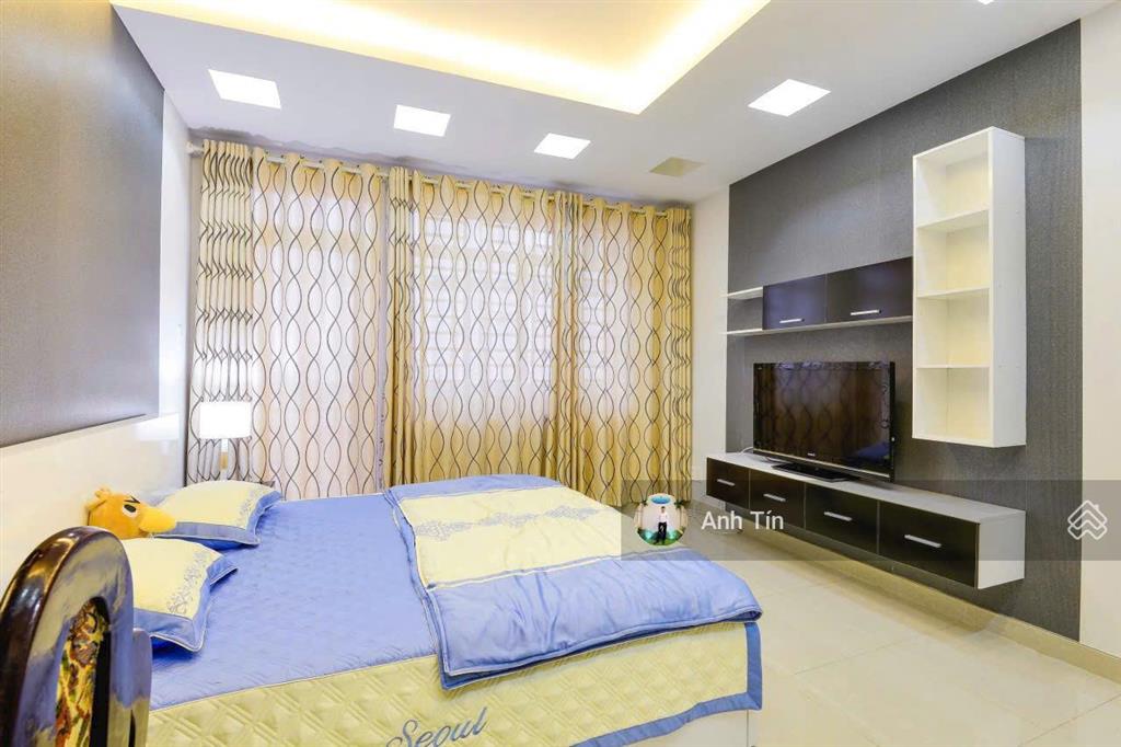 Giá rẻ duy nhất ! dt 7m x 13m , hxh hoàng việt  út tịch , nhà 3 tầng , giá chỉ 14,2 tỷ còn tl