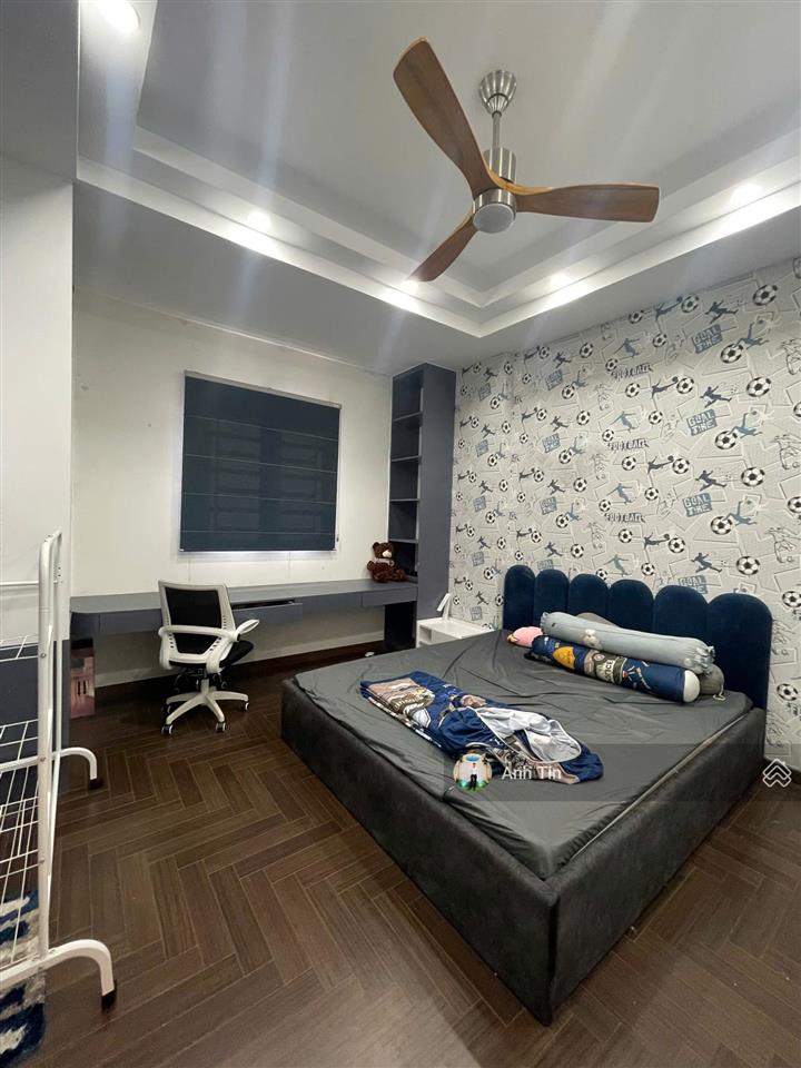 Hạ giá 3 tỷ bán gấp! dt 7,2m x 21m, nhà 4 tầng áp mái  khu hoàng hoa thám, giá chỉ 22,9 tỷ tl