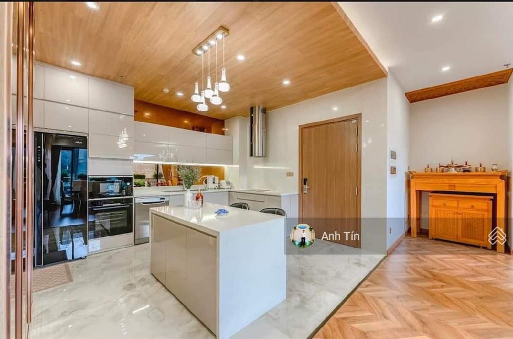 Nhà đẹp khu sân bay  dt 7x21m (vuông vức) 4 tầng mới đẹp, giá chỉ 20,5 tỷ tl