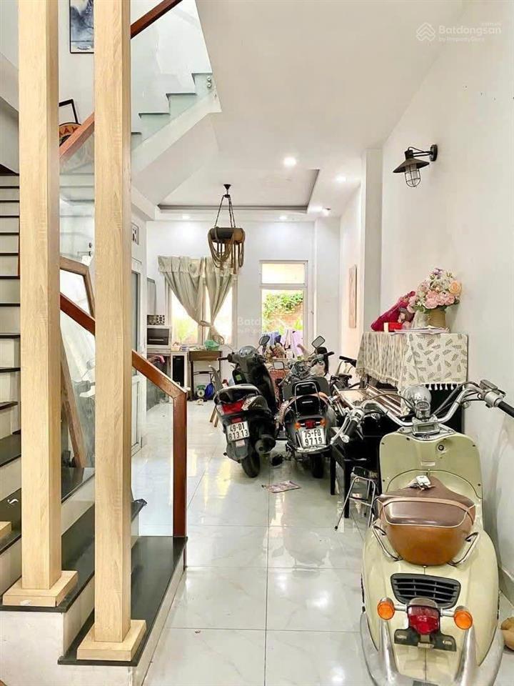 Nhà 1 trệt 2 lầu, hiệp bình phước, giá 6,5 tỷ