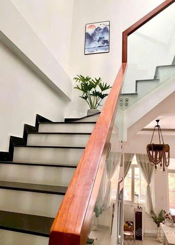 Nhà 1 trệt 2 lầu, hiệp bình phước, giá 6,5 tỷ