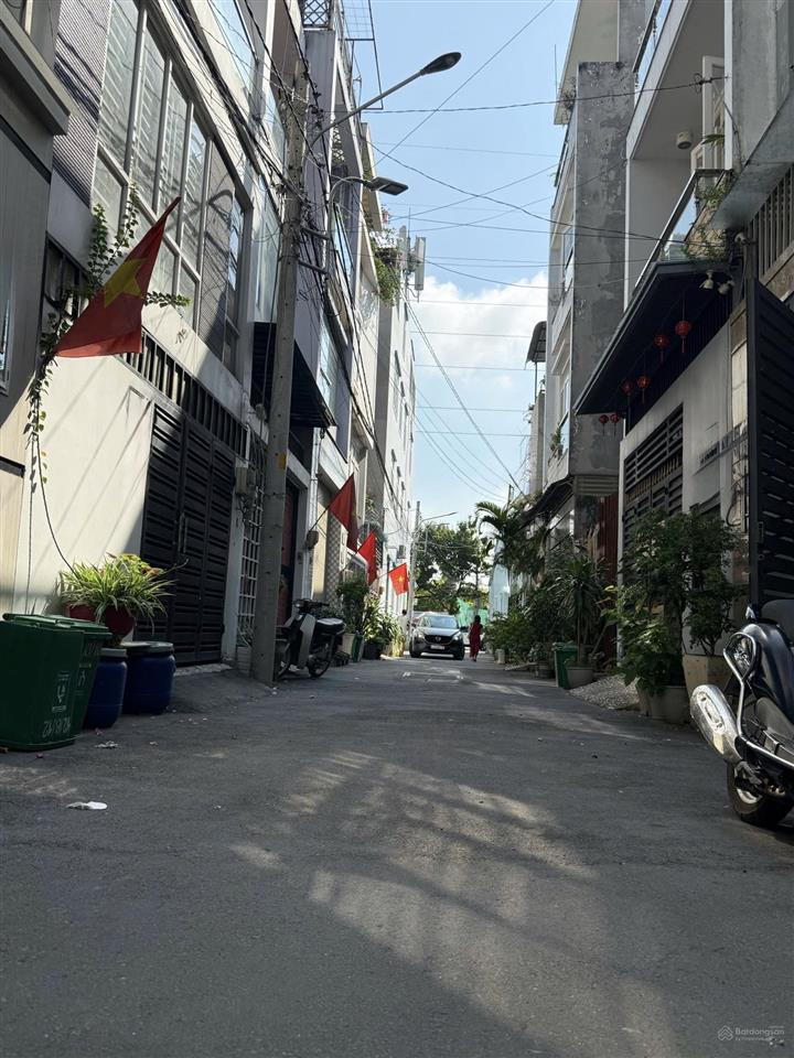 Nhà 1 trệt 2 lầu, khu dân cư hồng long, ql13, giá 6,5 tỷ.