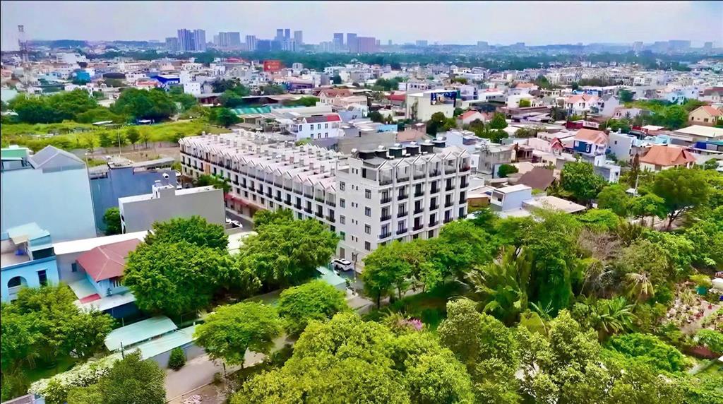Nhà 1 trệt, lửng, 2 lầu, ql13, giá 7,8 tỷ.