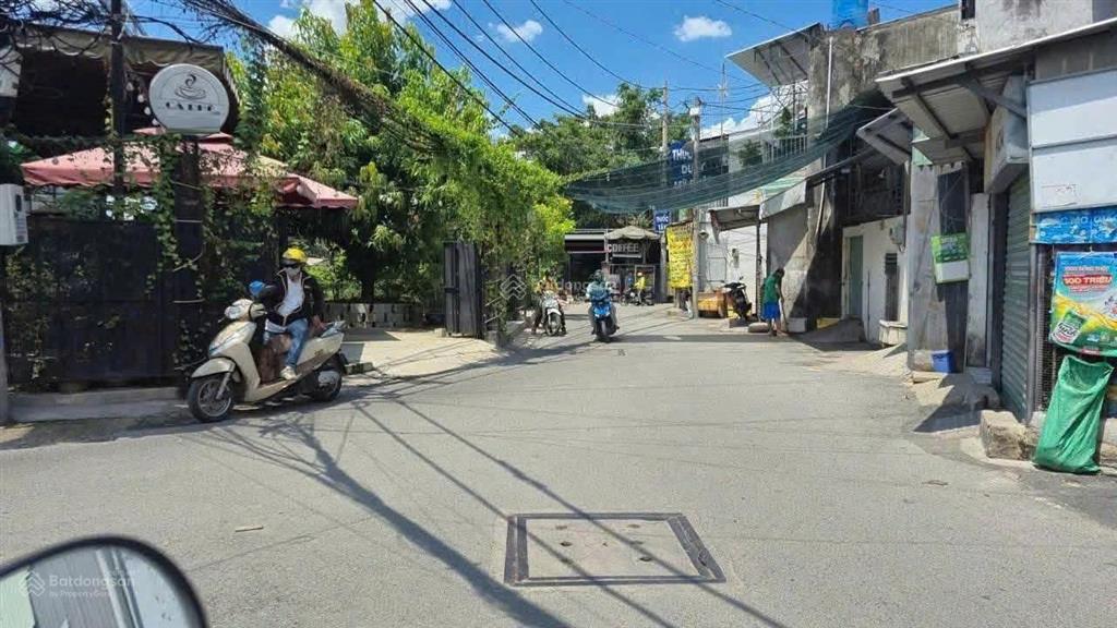 Nhà 1 trệt 1 lửng, đối diện vạn phúc city, hẻm 3m, giá 3,9 tỷ.