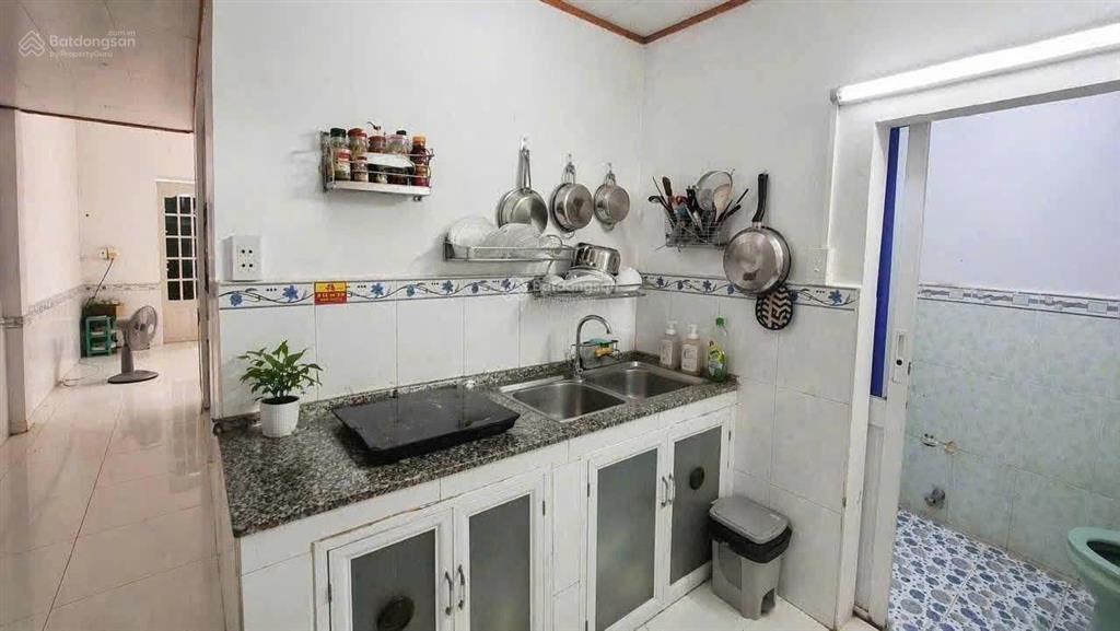 Nhà 1 trệt 1 lửng, đối diện vạn phúc city, hẻm 3m, giá 3,9 tỷ.
