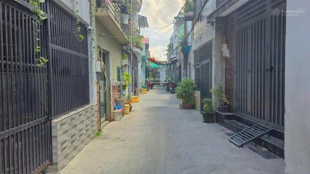 Nhà 1 trệt 1 lửng, đối diện vạn phúc city, hẻm 3m, giá 3,9 tỷ.