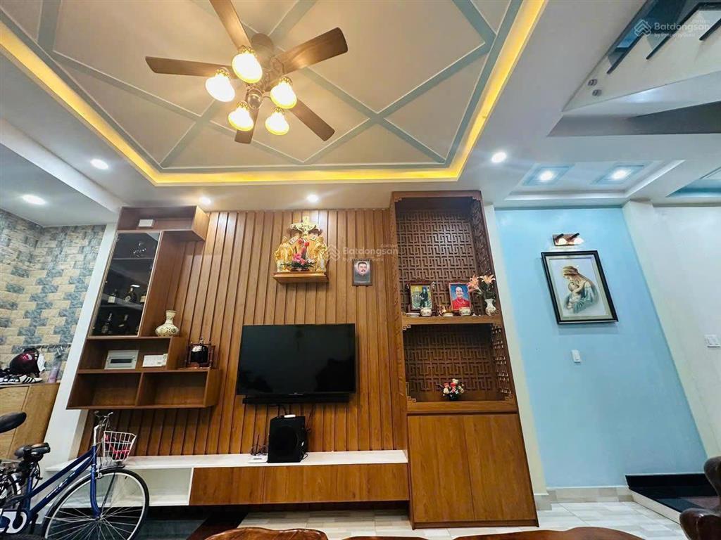 Nhà 1 trệt 2 lầu, ngay kdc hồng long, ql13, giá 7,5 tỷ.