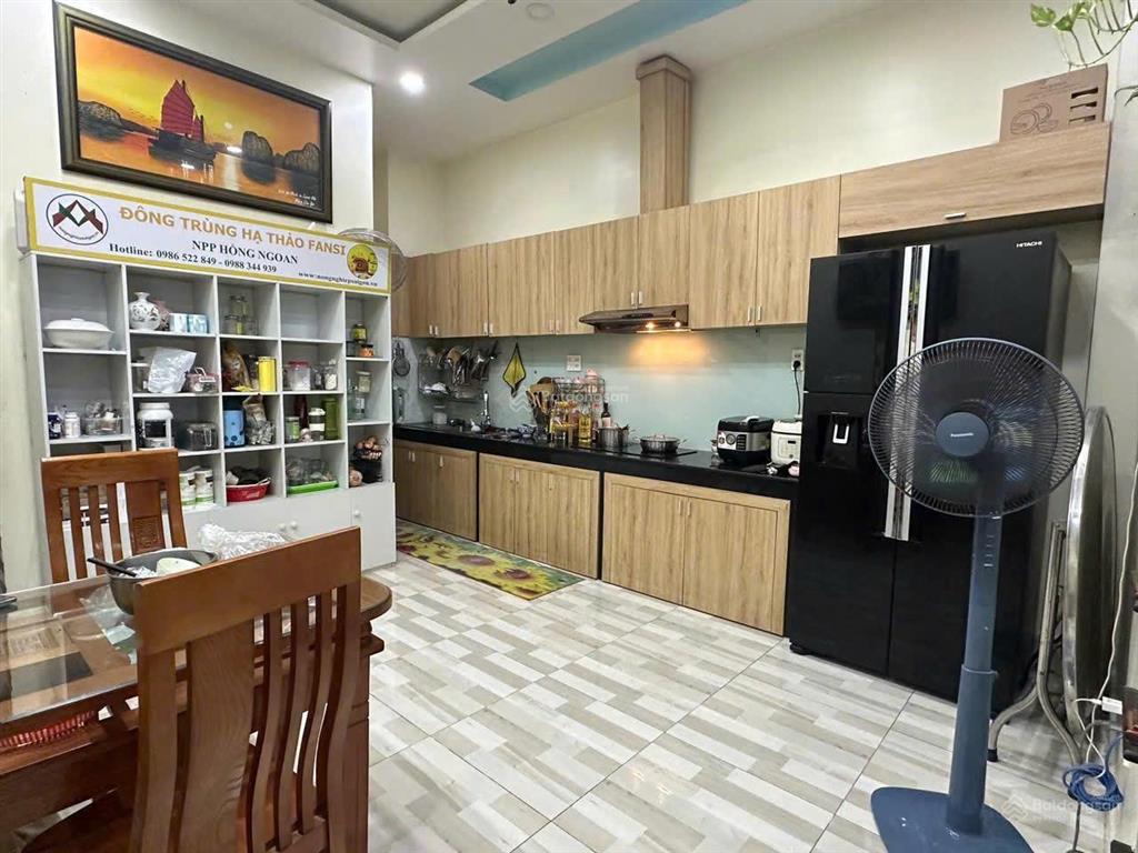Nhà 1 trệt 2 lầu, ngay kdc hồng long, ql13, giá 7,5 tỷ.