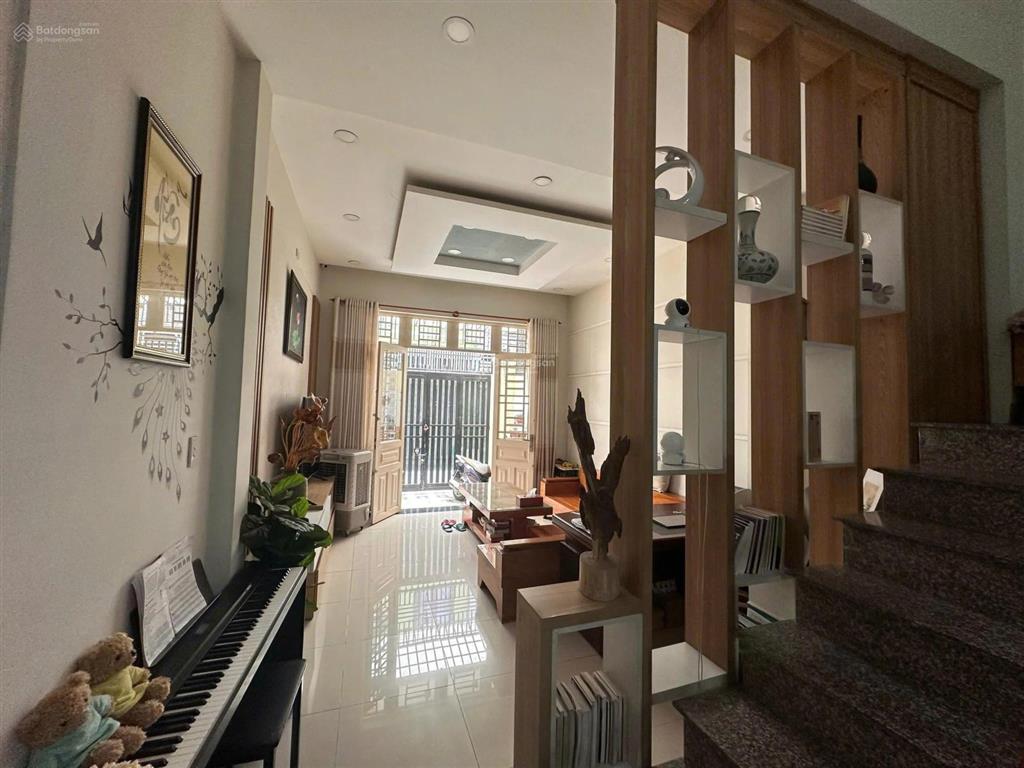 Nhà 1 trệt 2 lầu, ql13, giá 7,4 tỷ.