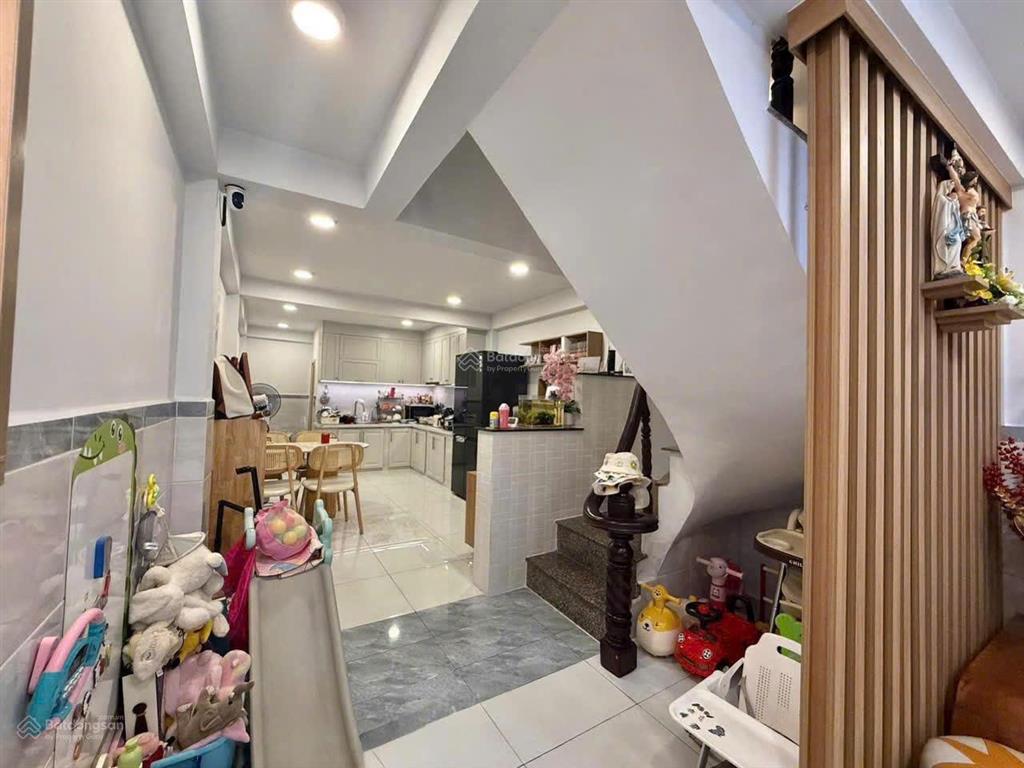 Nhà 1 trệt 1 lầu, đường 49, hiệp bình chánh, giá 4 tỷ.