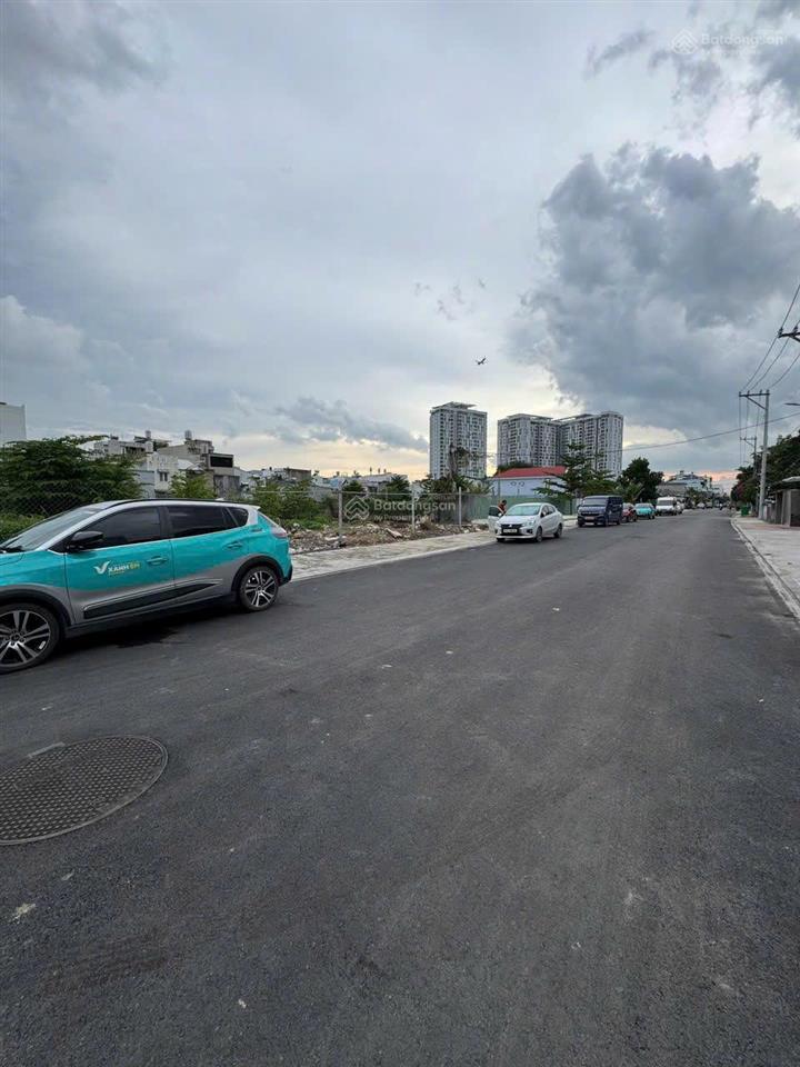Nhà 1 trệt 2 lầu, đối diện vạn phúc city, hẻm xe hơi, giá 5,7 tỷ