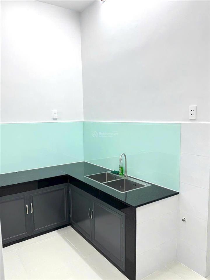 Nhà ngay trung tâm linh chiểu, thủ đức, hẻm xe hơi, giá 5,35 tỷ.