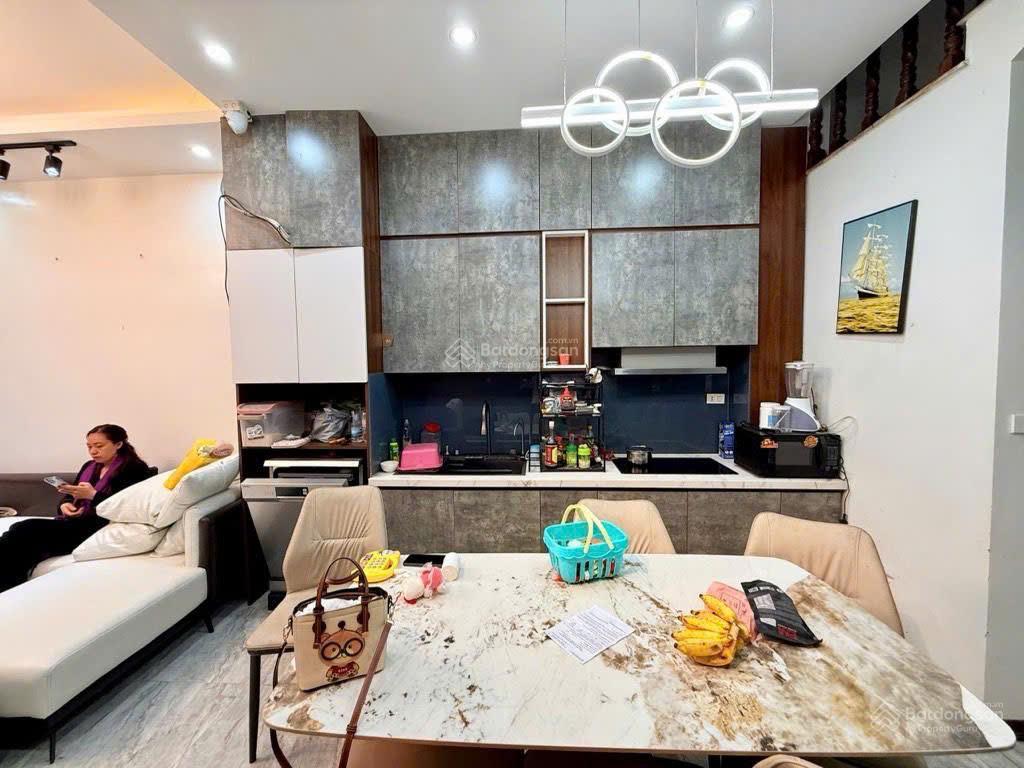 Tạ quang bửu 50 m2 nhà 4 tầng ngay đầu đhxd. ô tô đỗ cửa nội thất xịn