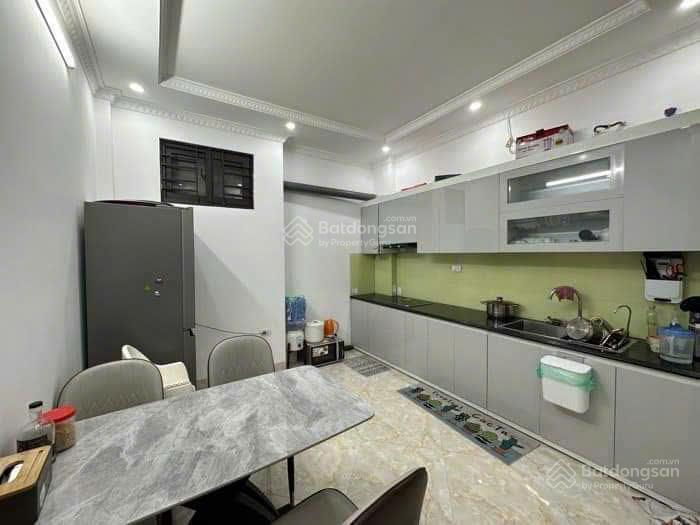 Cho thuê phòng tại nhà nguyên căn 5 tầng 6 phòng hàng xóm times city