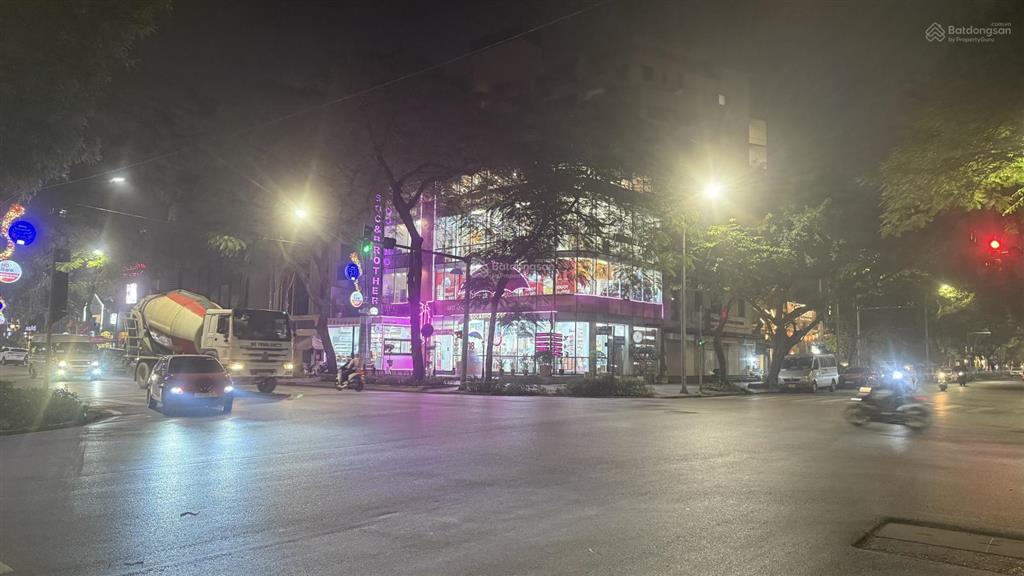 Bán biệt thự cổ phố hàng chuối.
