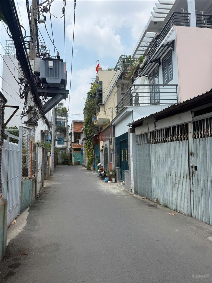 Mặt tiền hiệp bình chánh đối diện đh luật 3 tầng 4,8 tỷ tl không quy hoạch  xe ôtô né nhau 