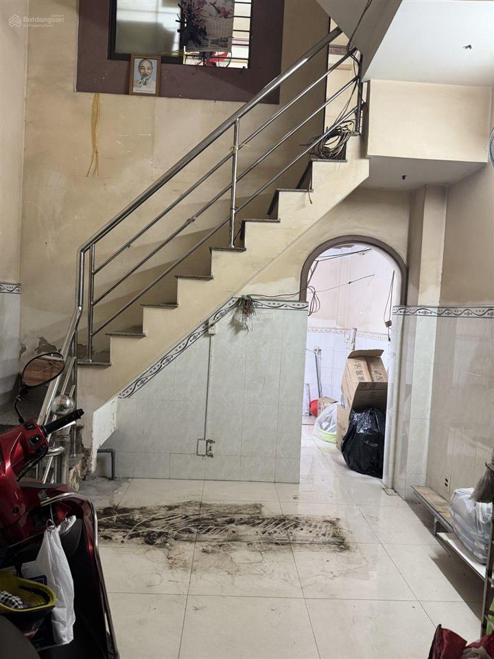 Mặt tiền hiệp bình chánh đối diện đh luật 3 tầng 4,8 tỷ tl không quy hoạch  xe ôtô né nhau 