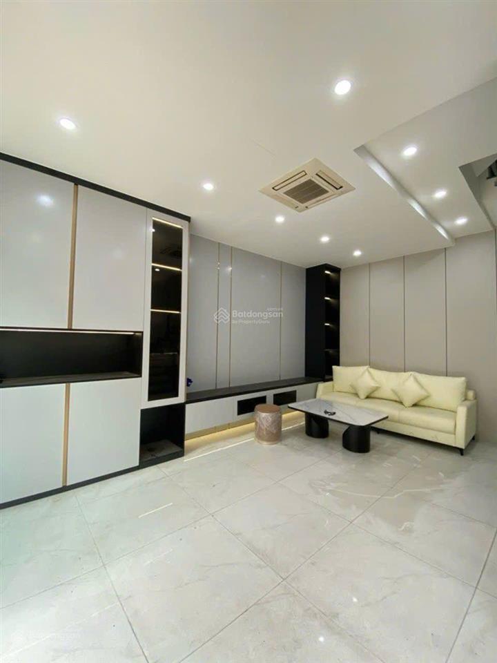 Chỉ 8 tỷ nhà 5 tầng, ô tô vào nhà, ngõ thông, phố ngọc hồi, linh đàm