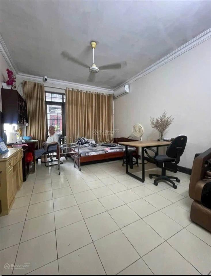 Nhỉnh 8 tỷ, nhà bạch mai, dt 55m, lô góc, mặt ngõ, cách phố 50m, gần trường học, chợ