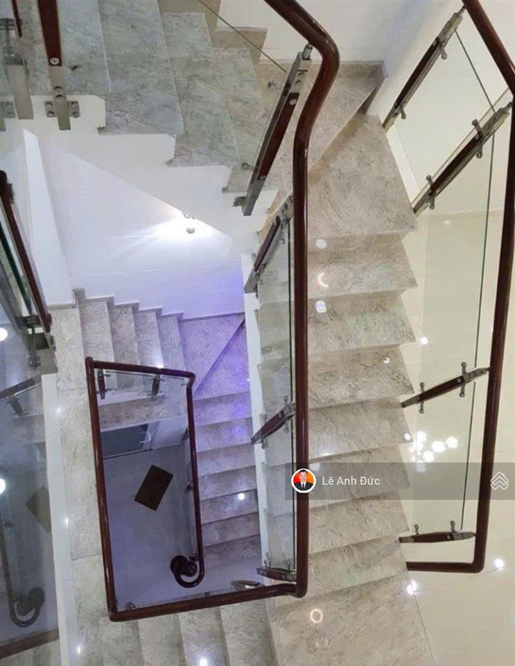 Mặt 2 tiền trước sau đường 10m xe hơi ngủ trong nhà  nhà 3 tầng  gần bệnh viện q2