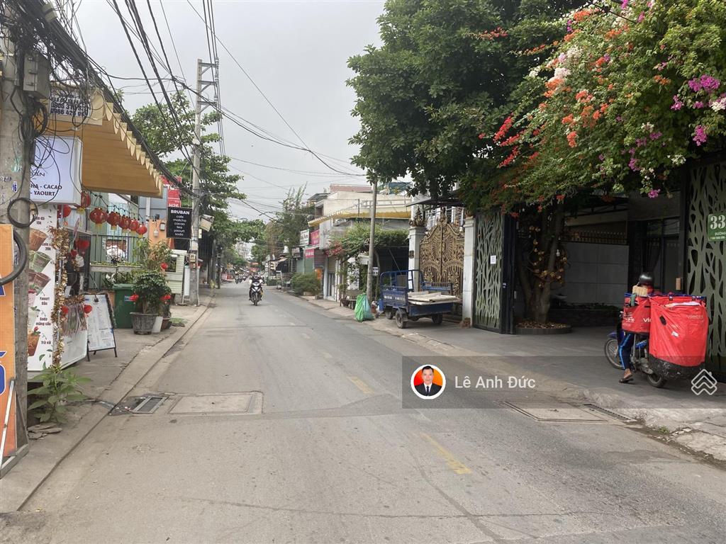 Nhà đẹp 2 tầng  khu phân lô, xe hơi vào tận cửa  vị trí vip bình trưng đông q2  kế lê văn thịnh