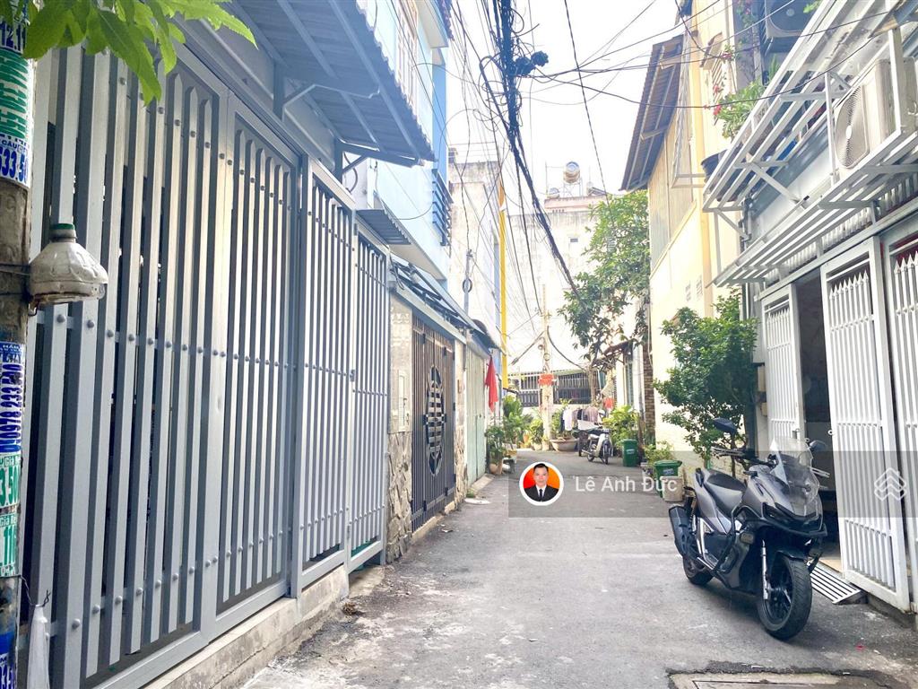 Nhà đẹp 2 tầng  khu phân lô, xe hơi vào tận cửa  vị trí vip bình trưng đông q2  kế lê văn thịnh